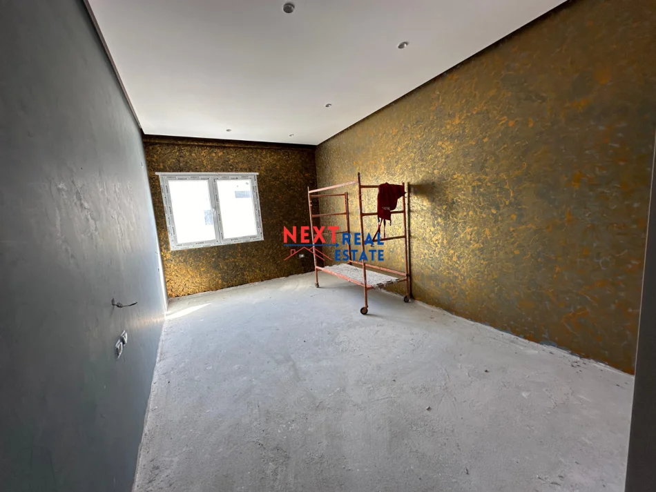 JEPET HOTEL ME QERA NE SKELE, VLORE