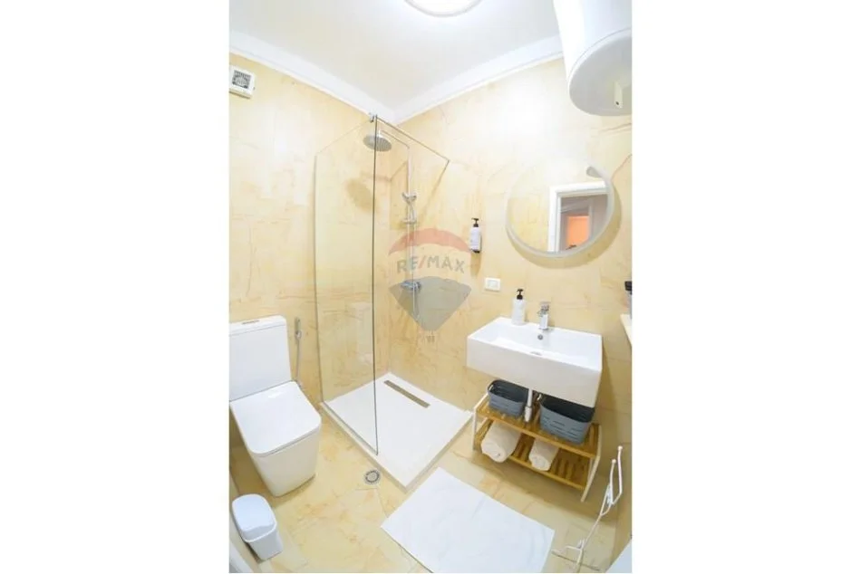 Tirane, jepet me qera apartament , 104 m² 950 € (Rruga e Barrikadave)