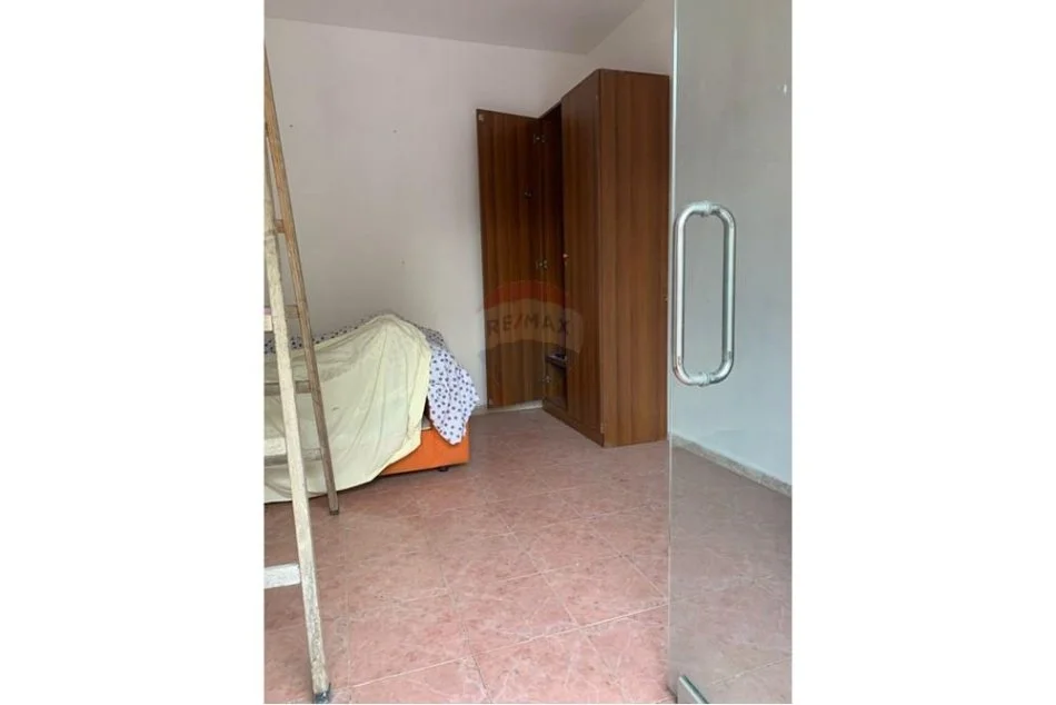 Tirane, jepet me qera ambjent biznesi Kati 0, 14 m² 160 € (Qyteti Studentit)