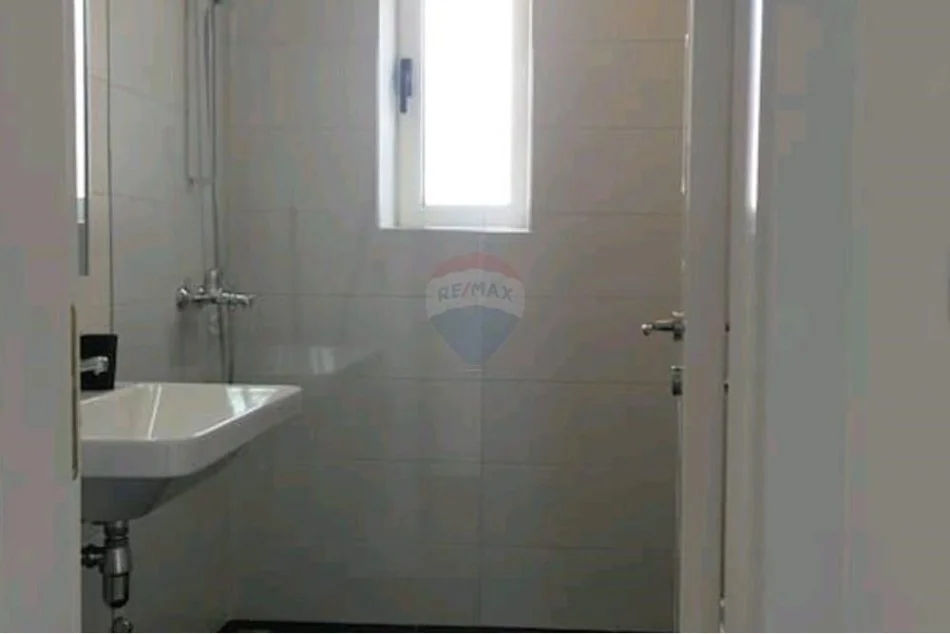 Tirane, jepet me qera apartament 1+1 Kati 3, 60 m² 580 € (Rruga Elbasanit)