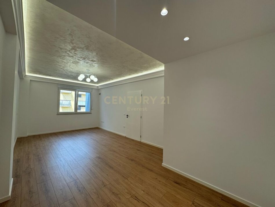 Tirane, shitet apartament 2+1 Kati 7, 95 m² 210.000 € (Rruga E Kavajes)