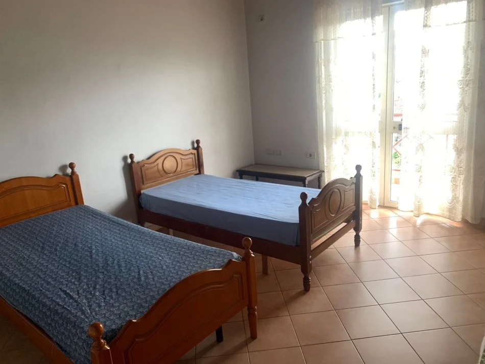 Tirane, jepet me qera apartament 2+1 Kati 4, 100 m² 450 € (ali demi)