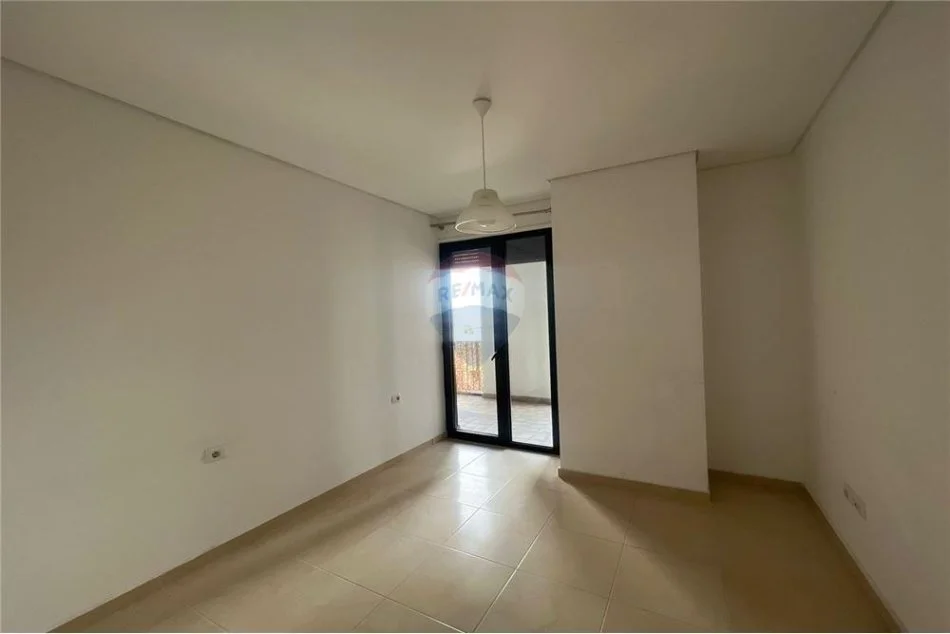 Tirane, jepet me qera apartament 2+1+Aneks+Ballkon Kati 5, 120 m² 500 € 