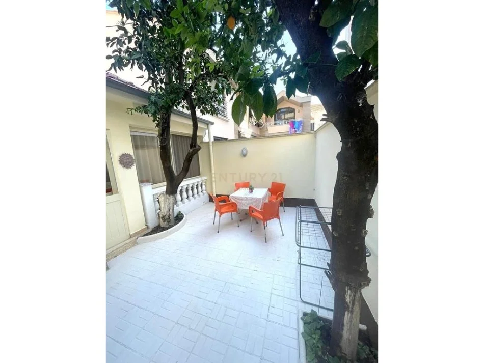 Tirane, jepet me qera shtepi 1+1 Kati 1, 96 m² 500 € (Prane sheshit Shtraus)