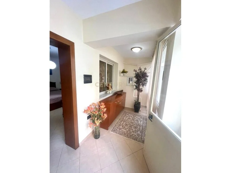 Tirane, jepet me qera shtepi 1+1 Kati 1, 96 m² 500 € (Prane sheshit Shtraus)