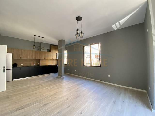 Tirane, shitet apartament 2+1+BLK Kati 2, 90 m² 105.000 Euro (Xhamlliku)