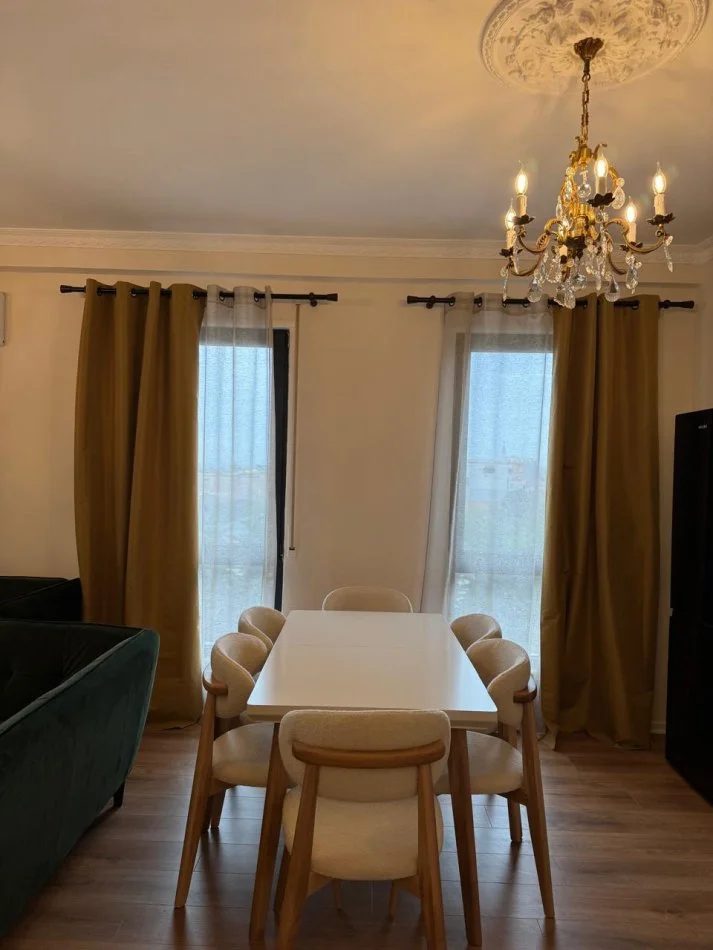 Tirane, jepet me qera apartament 2+1+Ballkon Kati 3, 109 m² 750 € (XHANFIZE KEKO)