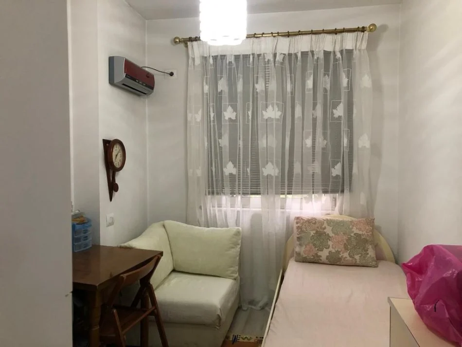 Tirane, shitet shtepi 2+1+Ballkon Kati 1, 78 m² 107.000 € (ne rrugen Hysen Gjura Tirane)