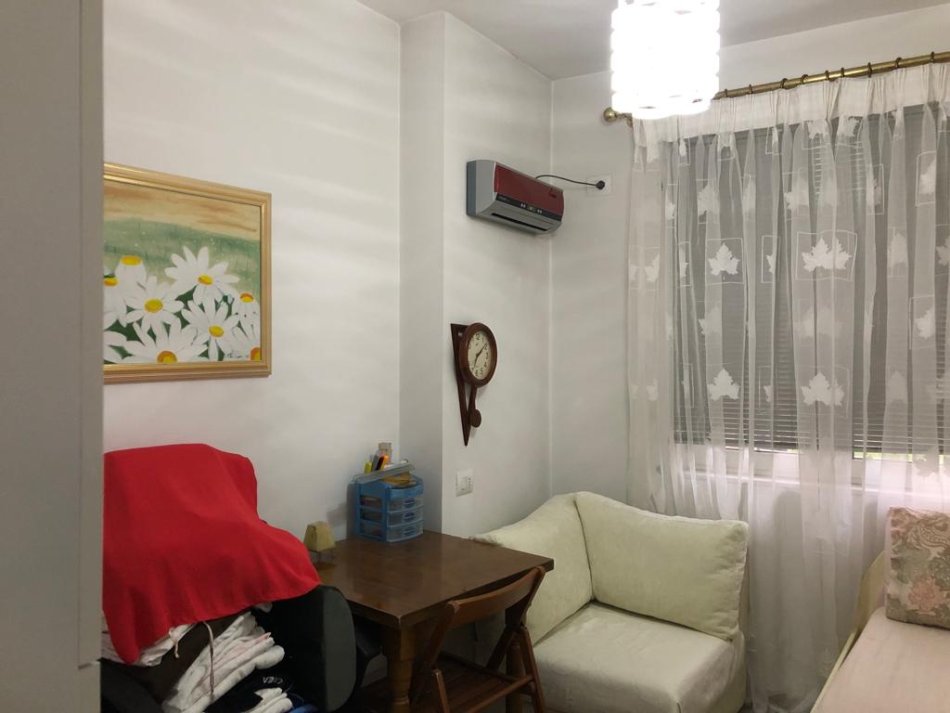 Tirane, shitet shtepi 1 Katshe , 78 m² 105.000 € (rruga Hysen Gjura Tirane.)