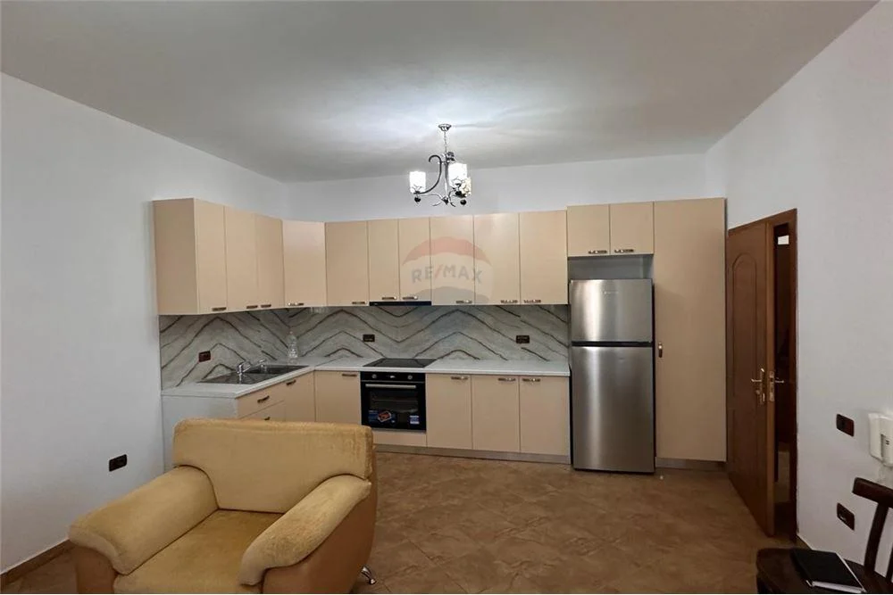 Apartament 3+1+ post parkimi me qira