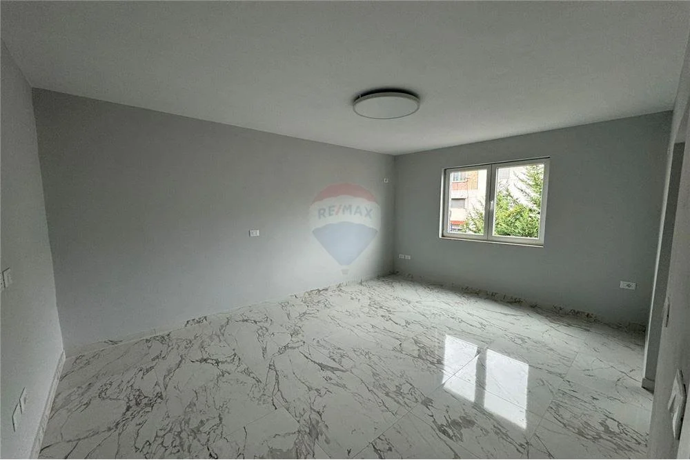 APARTAMENT 3+1 PER QIRA TEK VARRI BAMIT