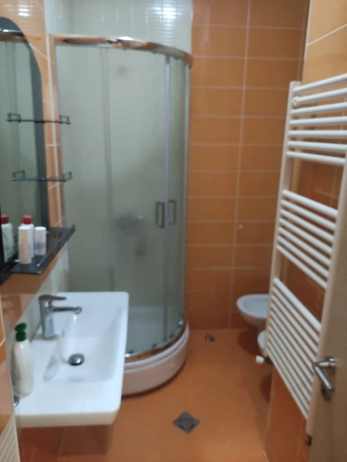 Tirane, jepet me qera apartament 2+1+Aneks+Ballkon Kati 5, 84 m² 720 € (Kika 2)