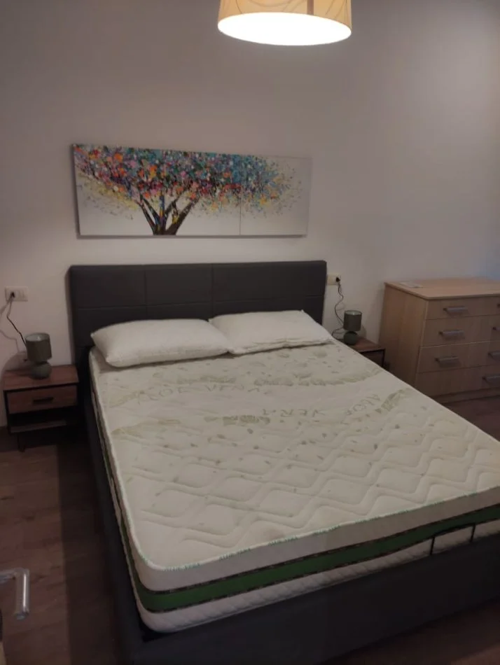 Tirane, jepet me qera apartament 2+1+Aneks+Ballkon Kati 5, 84 m² 720 € (Kika 2)