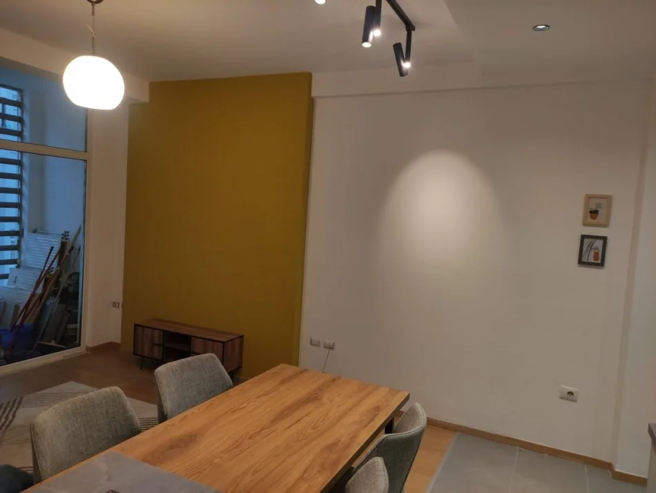 Tirane, jepet me qera apartament 2+1+Aneks+Ballkon Kati 5, 84 m² 720 € (Kika 2)