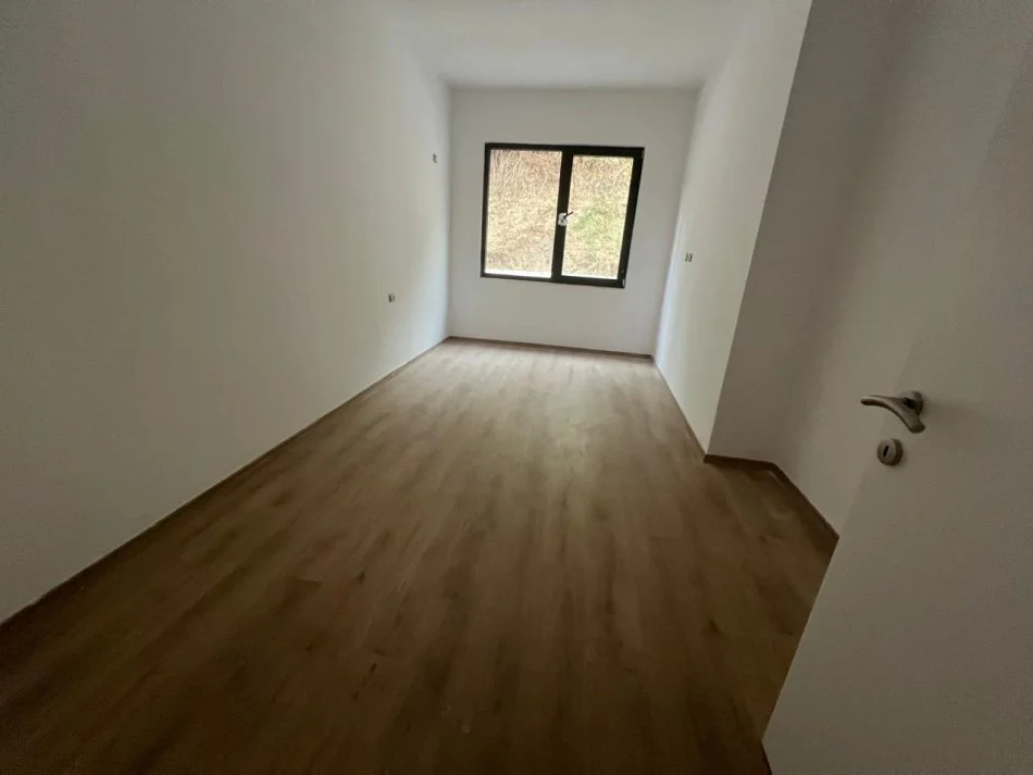 Tirane, shitet apartament duplex 2+1+Aneks+Ballkon Kati 3, 113 m² 163.000 € (rruga viena)