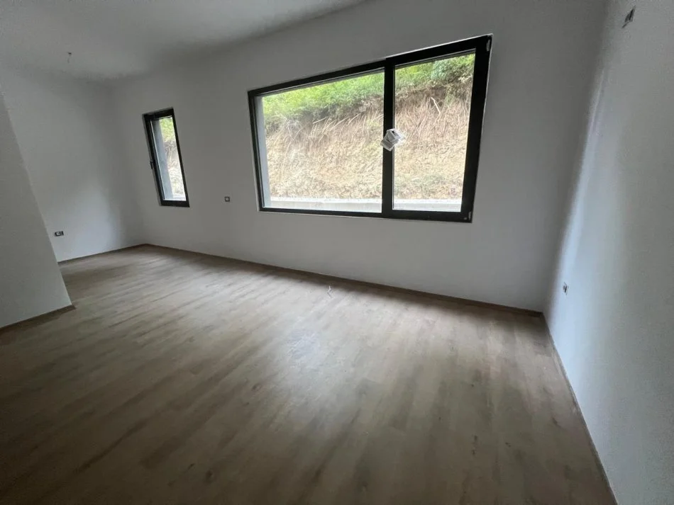 Tirane, shitet apartament duplex 2+1+Aneks+Ballkon Kati 3, 113 m² 163.000 € (rruga viena)