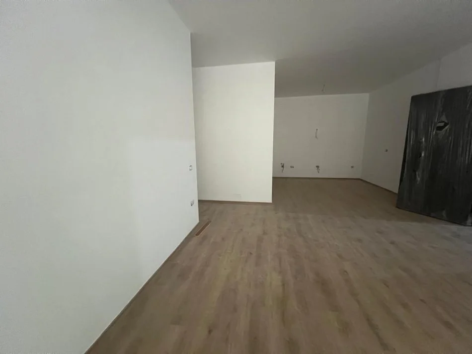 Tirane, shitet apartament duplex 2+1+Aneks+Ballkon Kati 3, 113 m² 163.000 € (rruga viena)