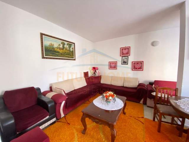 Durres, shitet apartament Kati 5, 175 m² 115.000 Euro (kazazi)