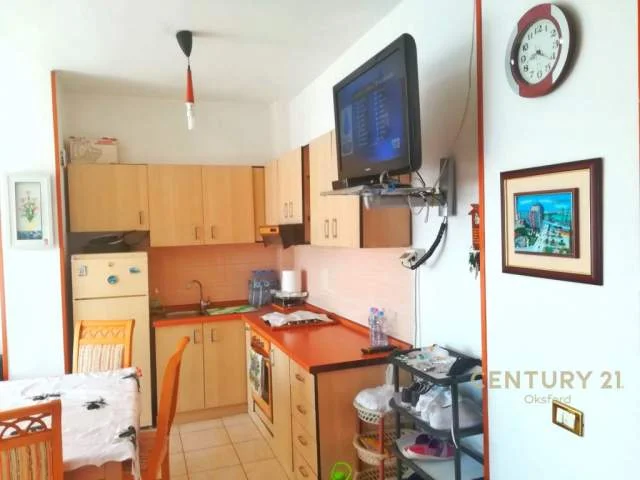 Plazh-Durres, shitet apartament 1+1 Kati 8, 50 m², pallati te ri me ashensor, 34.000 euro
