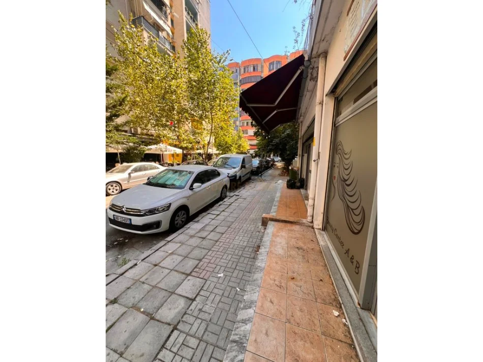 Tirane, shitet ambjent biznesi Kati 0, 98 m² 216.000 € (YZBERISHT)