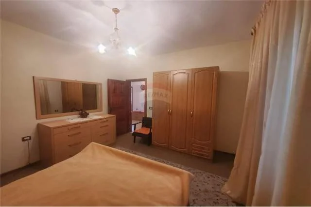 Tirane, jepet me qera apartament 2+1+A+BLK Kati 2, 470 m² 500 Leke (21 Dhjetori)