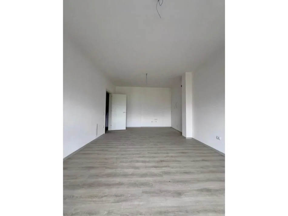 Tirane, shitet 2+1+Ballkon Kati 2, 112 m² 95.000 € (Qendër të Kamzës, pranë Bashkisë)