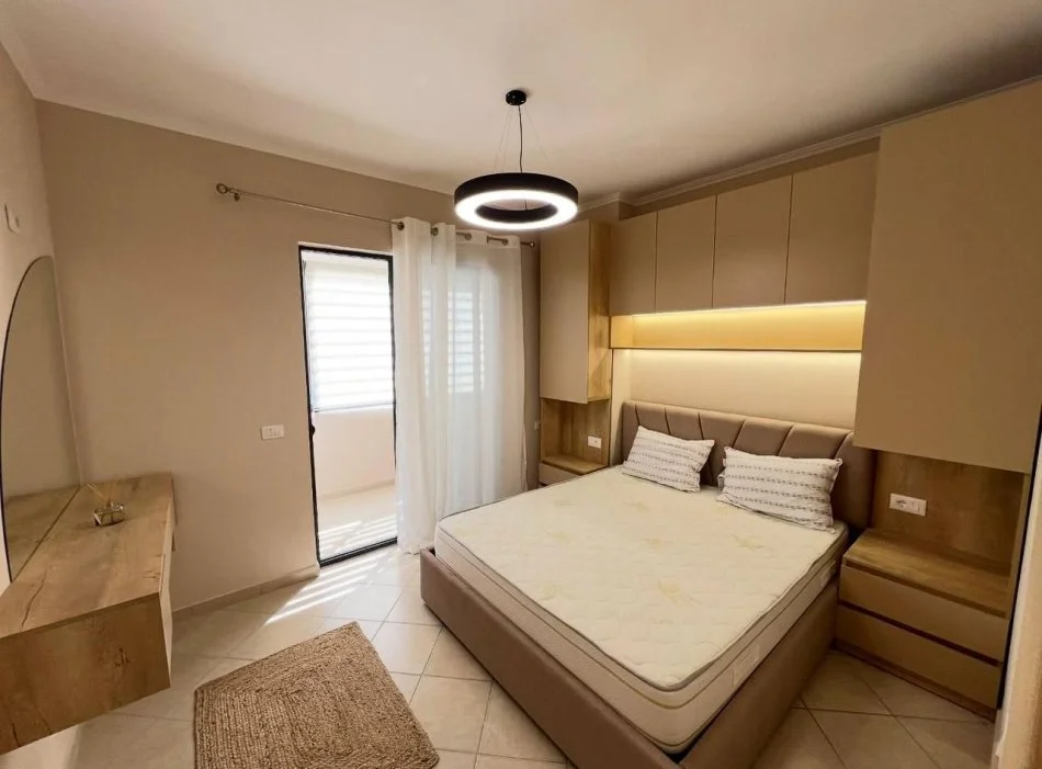 Tirane, jap me qera apartament 1+1+Ballkon Kati 2, 60 m² 450 € (Yzberisht)