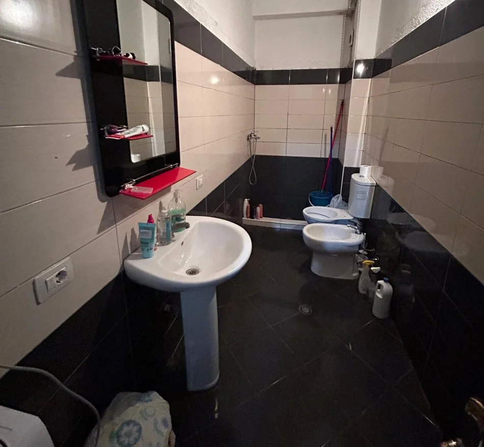 Tirane, shitet apartament 1+1+Ballkon Kati 1, 65 m² 85.000 € (Yaberisht)