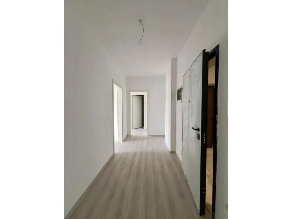 Tirane, shitet 2+1+Ballkon Kati 2, 112 m² 95.000 € (Qendër të Kamzës, pranë Bashkisë)