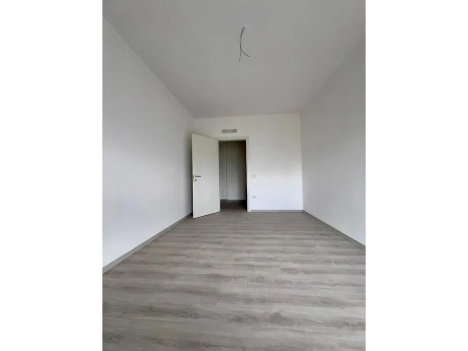 Tirane, shitet 2+1+Ballkon Kati 2, 112 m² 95.000 € (Qendër të Kamzës, pranë Bashkisë)