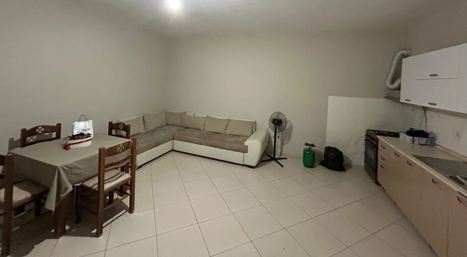 Tirane, shitet apartament 1+1+Ballkon Kati 1, 65 m² 85.000 € (Yaberisht)