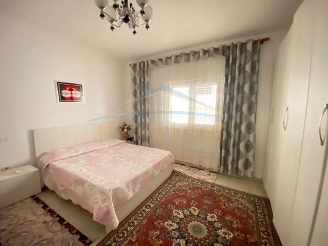 Durres, shitet apartament Kati 5, 175 m² 115.000 Euro (kazazi)