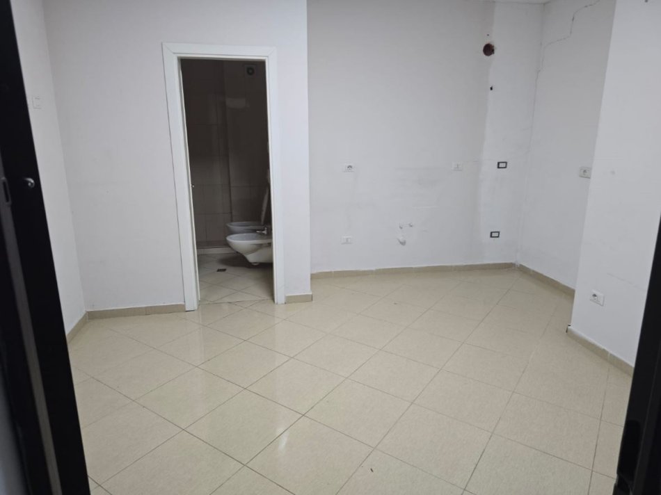 Tirane, jepet me qera garsonier Kati 1, 25 m² 300 € (Jeronim De Rada)