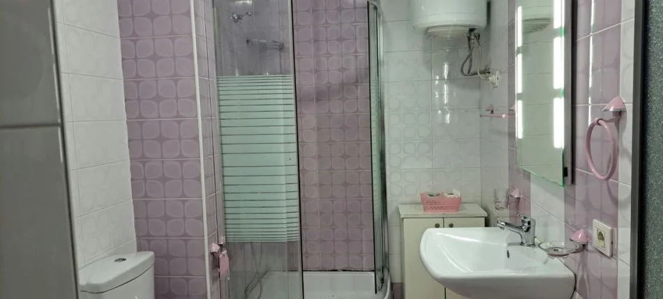 Tirane, jepet me qera apartament 2+1+Ballkon Kati 6, 80 m² 600 € (Rruga "Jordan Misja")