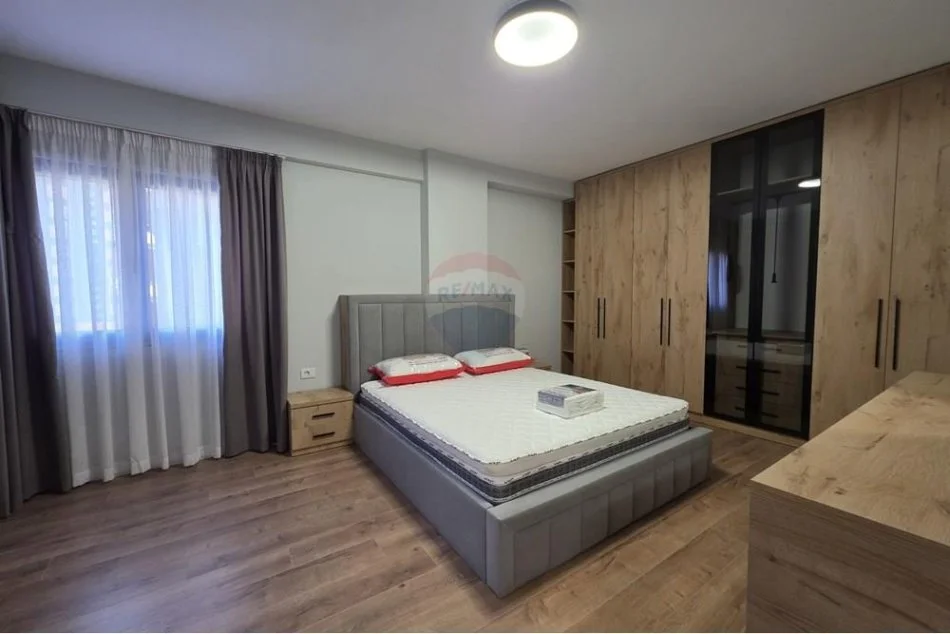 Tirane, jepet me qera apartament 1+1 Kati 2, 87 m² 500 € (Oasis Residence)