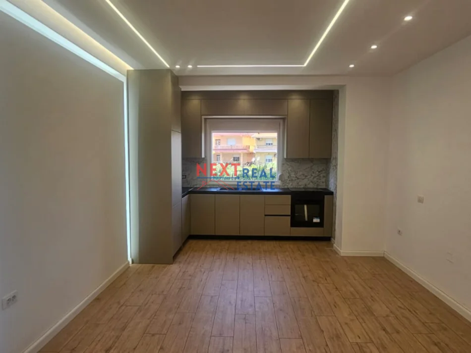 REZERVO PRONEN VETEM ME 500€! Vlore, shitet apartament 2+1+Ballkon Kati 2, 74 m² 145.000 € (LUNGOMARE)