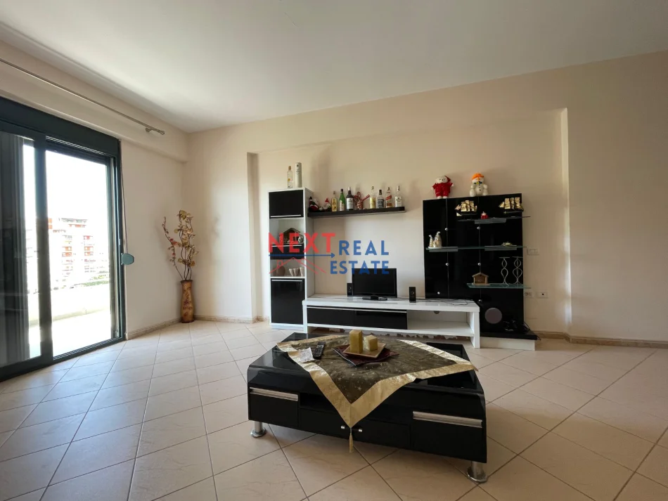 Vlore, jepet me qera apartament 2+1+Ballkon , 113 m² 450 € 