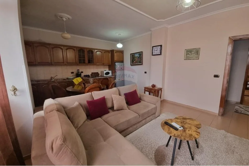 Tirane, jepet me qera apartament 2+1 Kati 3, 112 m² 650 € (Gjimnazi Partizan)