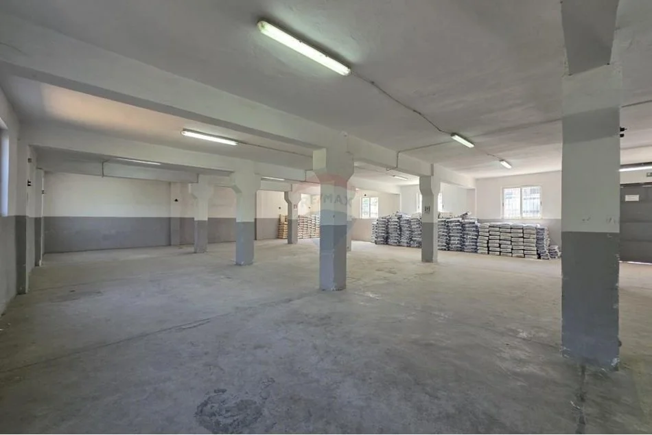 Tirane, jepet me qera magazine Kati 0, 700 m² 1.400 € (SHKOLLA BAJRAM CURRI)