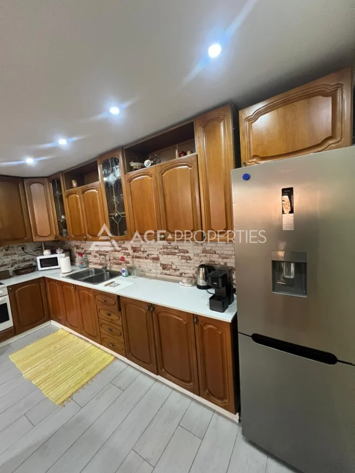 Durres, jepet me qera apartament 2+1+Aneks+Ballkon Kati 7, 229 m² 1.000 € (durres vollga)
