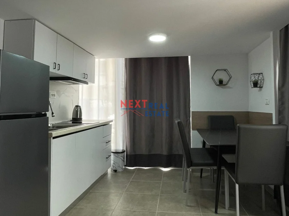 Vlore, jepet me qera apartament duplex 1+1 , 350 € (LUNGOMARE)