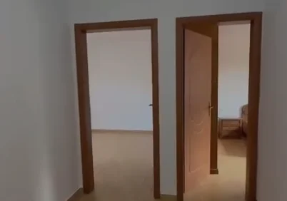 jepet me qera 1+1 Kati 5, 400 € (Rruga Bardhyl)