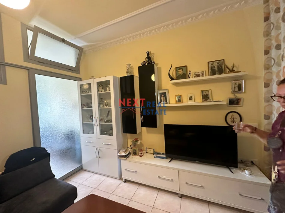 Vlore, jepet me qera garsonier 1+1+Ballkon , 250 € (TRANSBALLKANIKE)