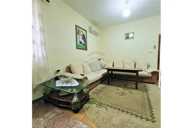 Tirane, shitet apartament 2+1+A+BLK Kati 1, 90 m² 425 Euro (Rruga Jeerca)