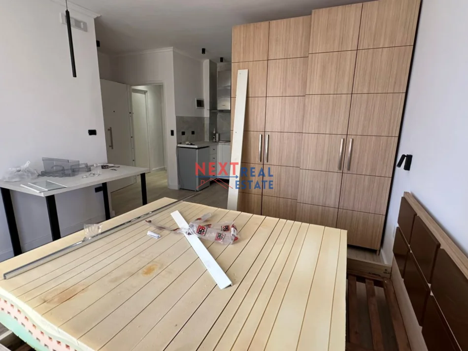 Vlore, jepet me qera garsonier 1+1 Kati 4, 250 € (MURADIE)