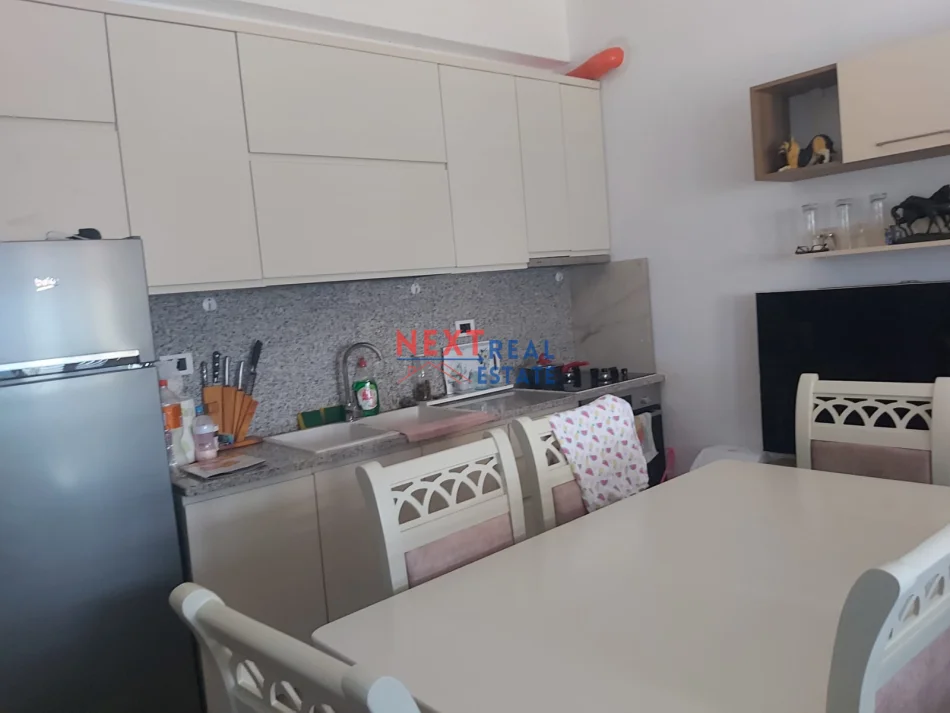 REZERVO PRONEN VETEM ME 500€! Vlore, shitet shtepi 2+1+Ballkon Kati 1, 405 m² 263.000 € (LLOGARA)