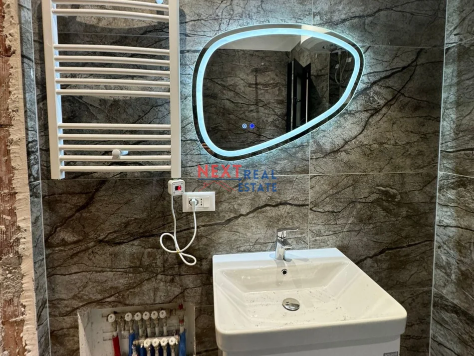 Vlore, jepet me qera apartament 1+1+Ballkon Kati 2, 700 € (KOMBINATI I PESHKUT)