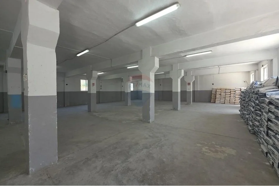 Tirane, jepet me qera magazine Kati 0, 700 m² 1.400 € (SHKOLLA BAJRAM CURRI)