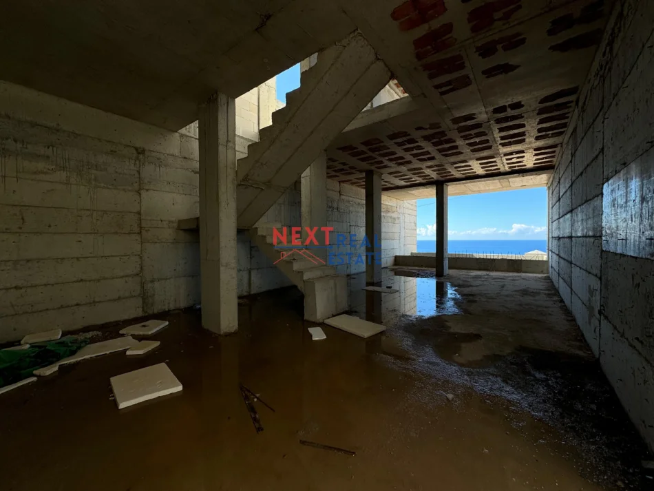 Vlore, shitet Vile 3+1+Aneks+Ballkon , 500 m² 1.230.000 € (PALASE)