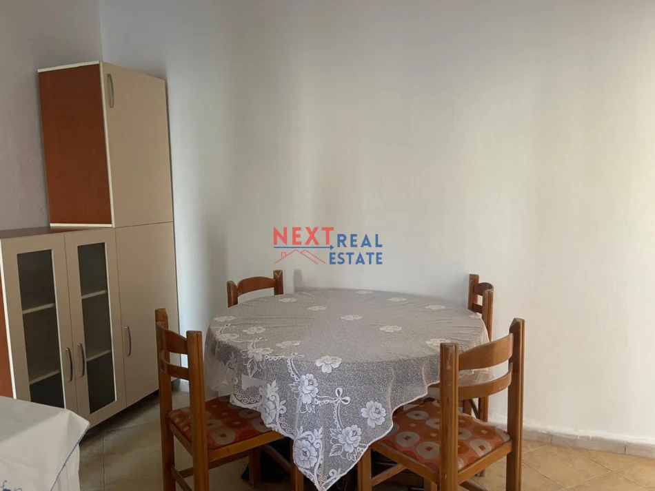 Vlore, jepet me qera apartament 1+1 Kati 3, 80 m² 300 € (BULEVARDI VLORE-SKELE)